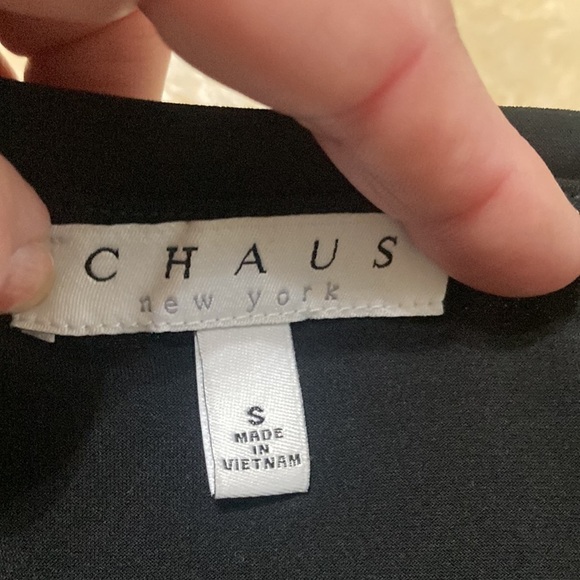 Chaus  New York cold shoulder top size s - Picture 6 of 8